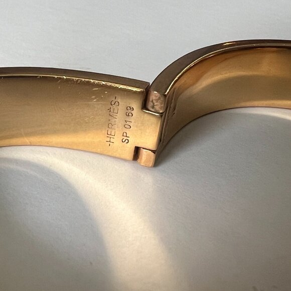 Authentic Hermès Clic H PM Bracelet Pink Enamel Gold Hardware - Picture 2 of 6